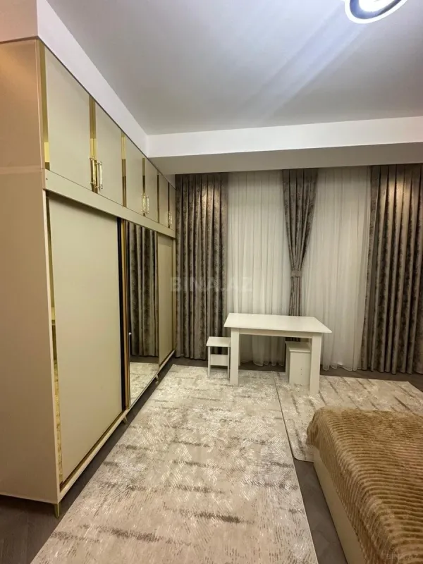 Kirayə verilir 3 otaqlı mənzil 122 m²