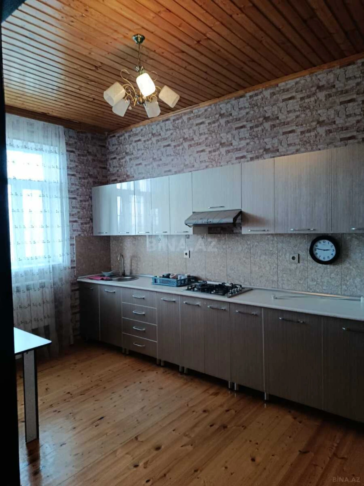 Satılır 5 otaqlı həyət evi 200 m²