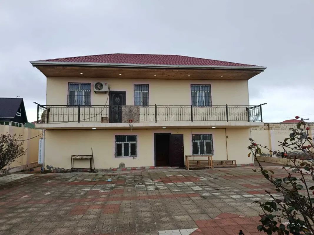Satılır 5 otaqlı həyət evi 200 m²
