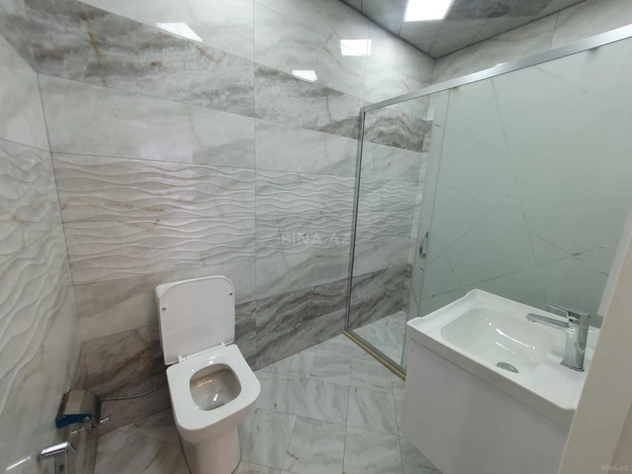 Kirayə verilir 2 otaqlı mənzil 90 m²