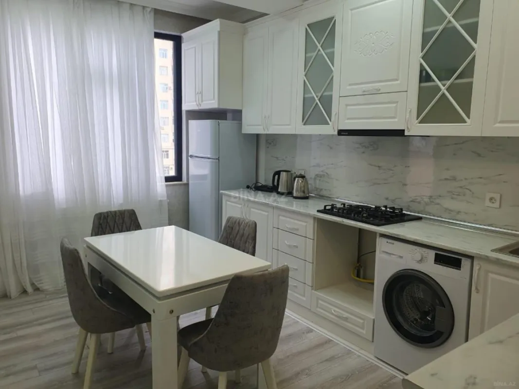 Kirayə verilir 2 otaqlı mənzil 90 m²