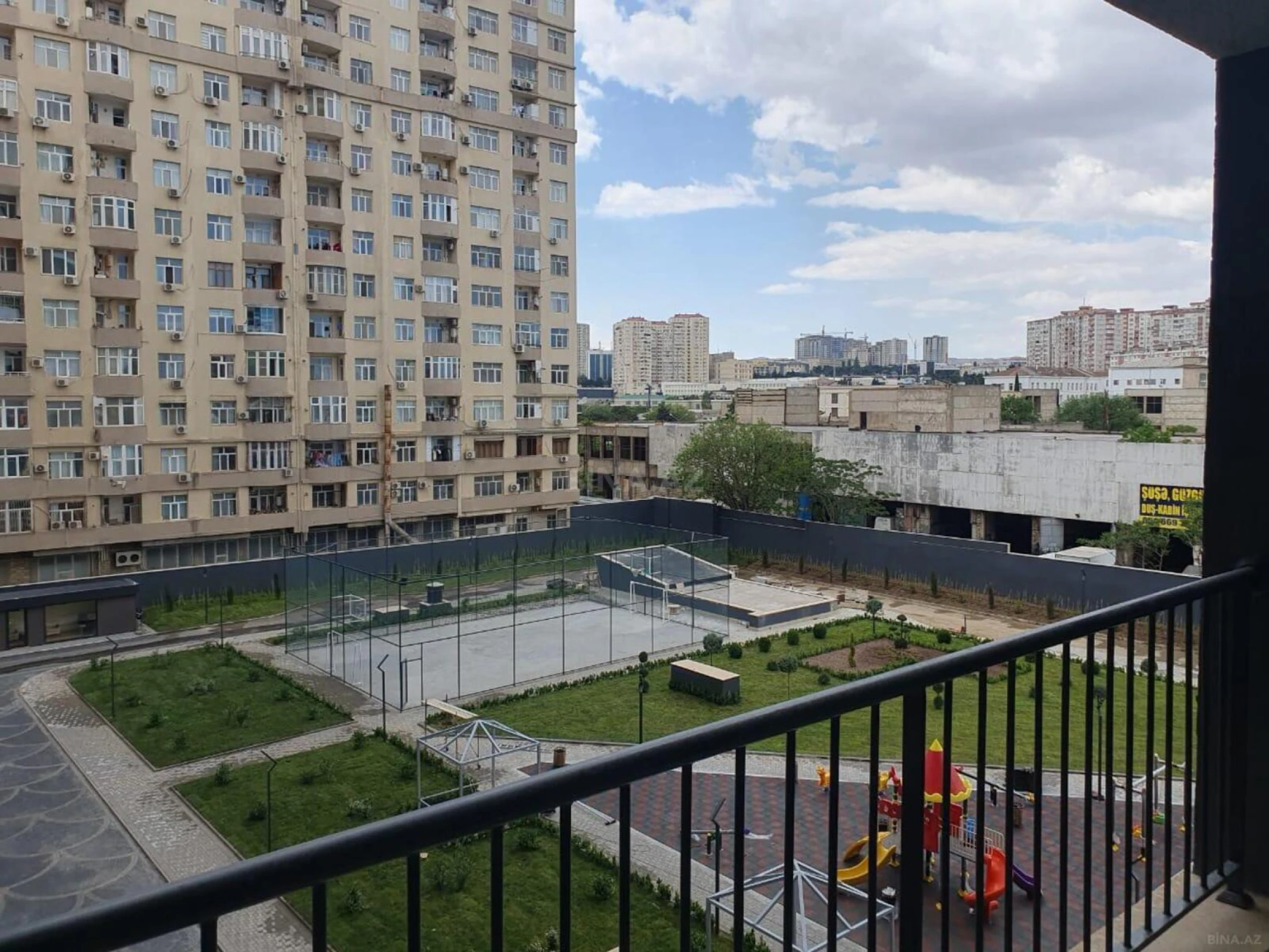 Kirayə verilir 2 otaqlı mənzil 90 m²