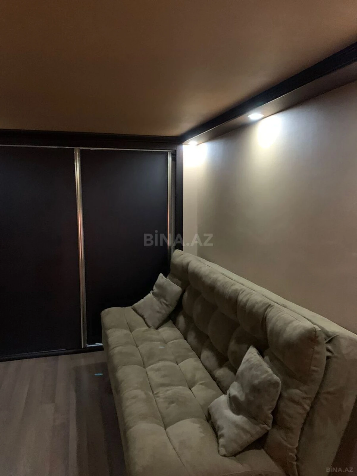 Satılır 4 otaqlı mənzil 115 m²