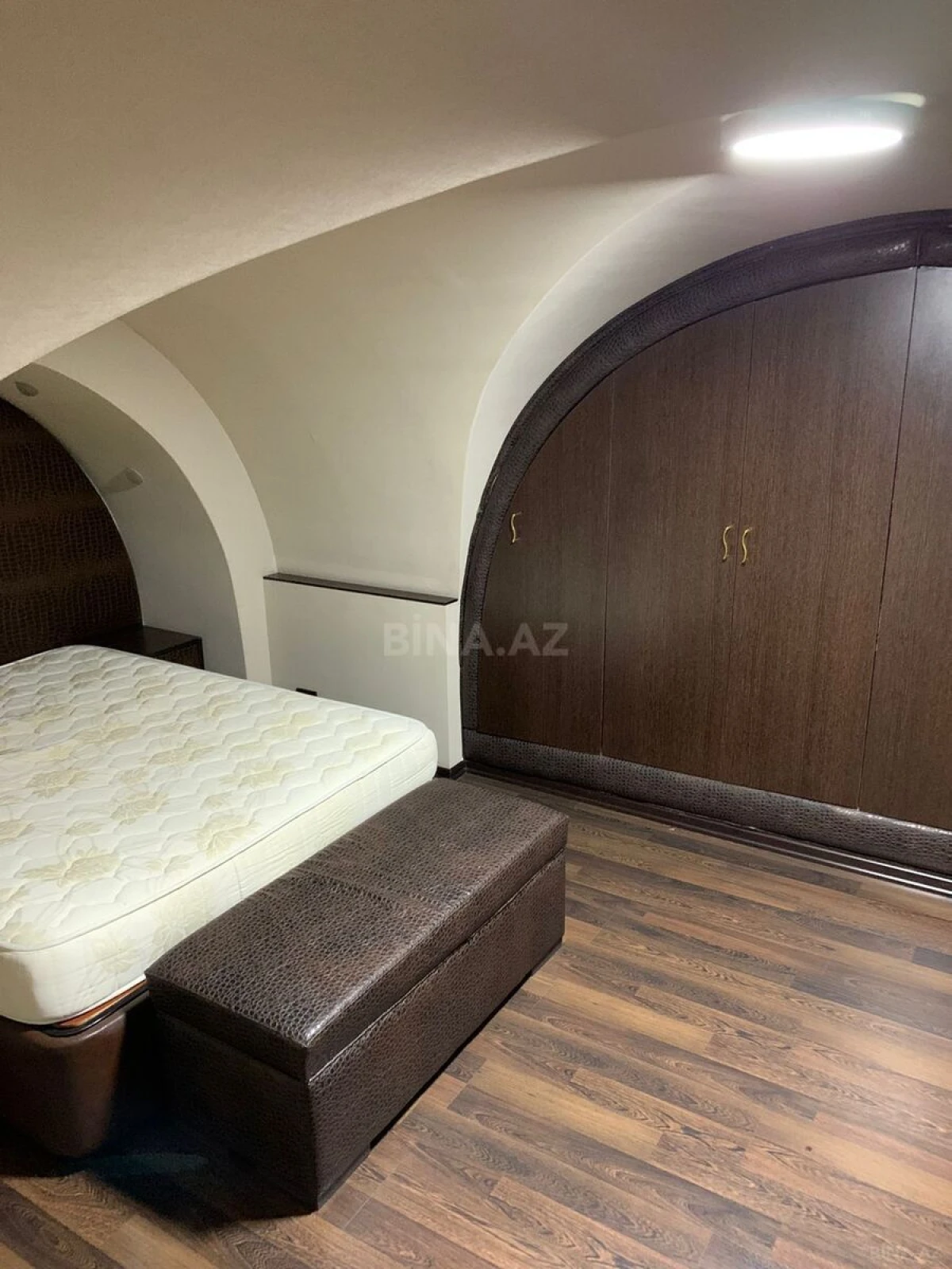 Satılır 4 otaqlı mənzil 115 m²