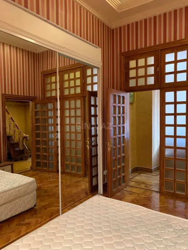 Satılır 4 otaqlı mənzil 115 m²