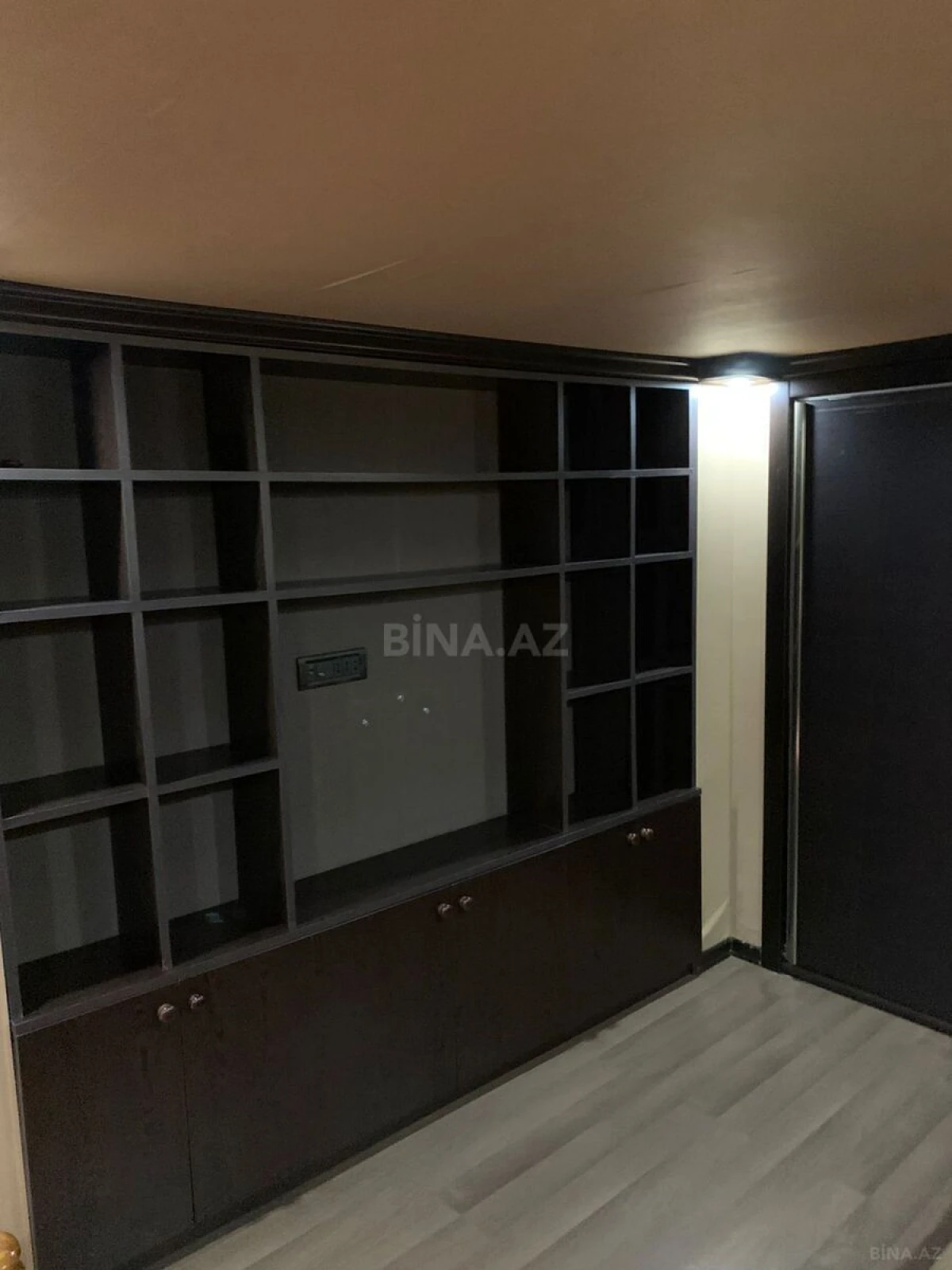 Satılır 4 otaqlı mənzil 115 m²