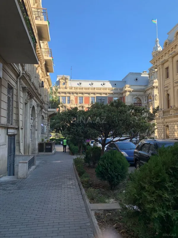 Satılır 4 otaqlı mənzil 115 m²