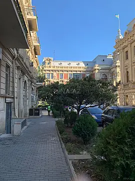 Satılır 4 otaqlı mənzil 115 m²