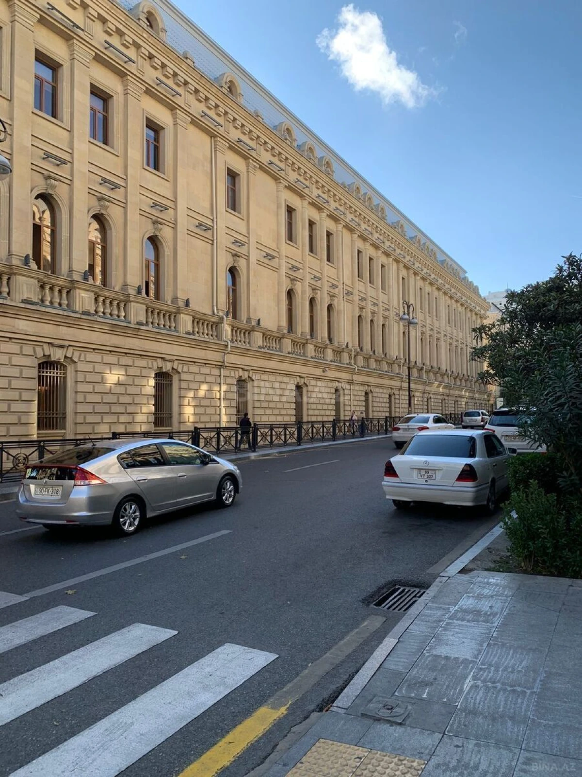 Satılır 4 otaqlı mənzil 115 m²