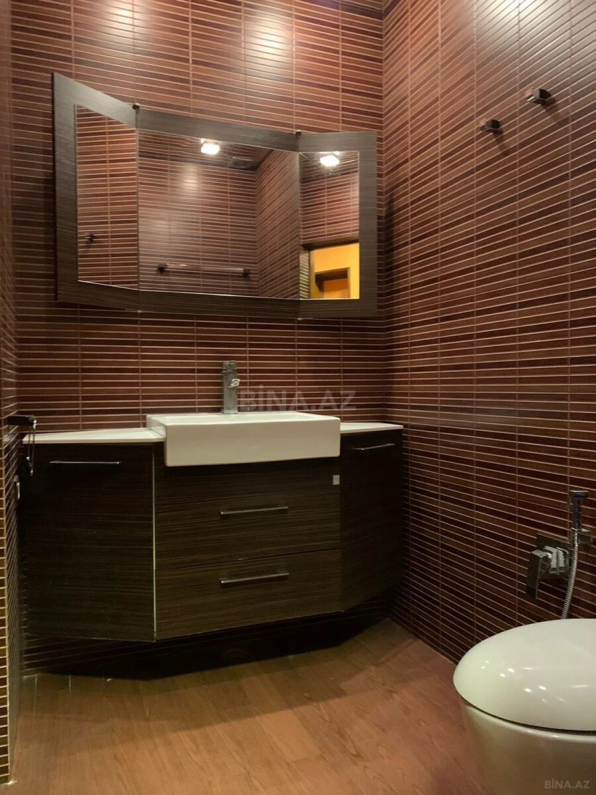 Satılır 4 otaqlı mənzil 115 m²