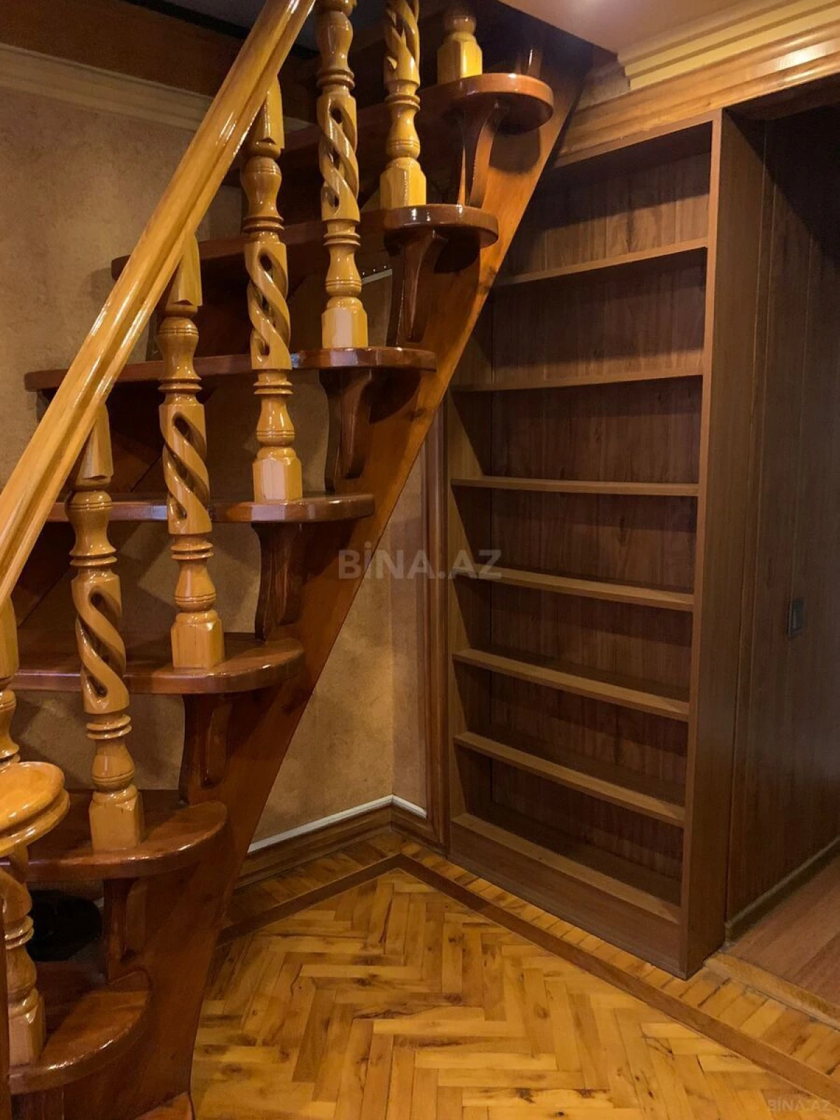 Satılır 4 otaqlı mənzil 115 m²