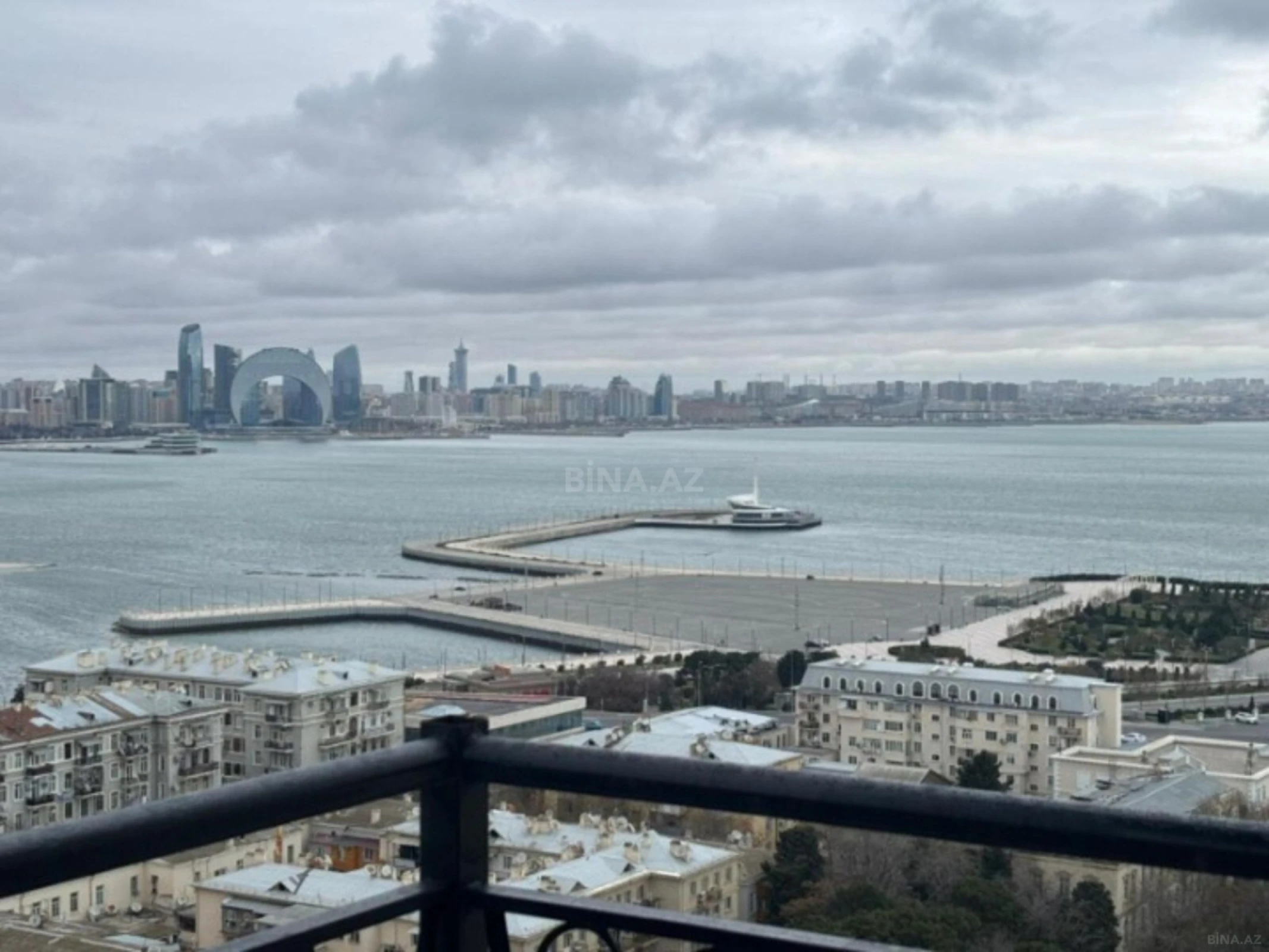 Satılır 2 otaqlı mənzil 100 m²