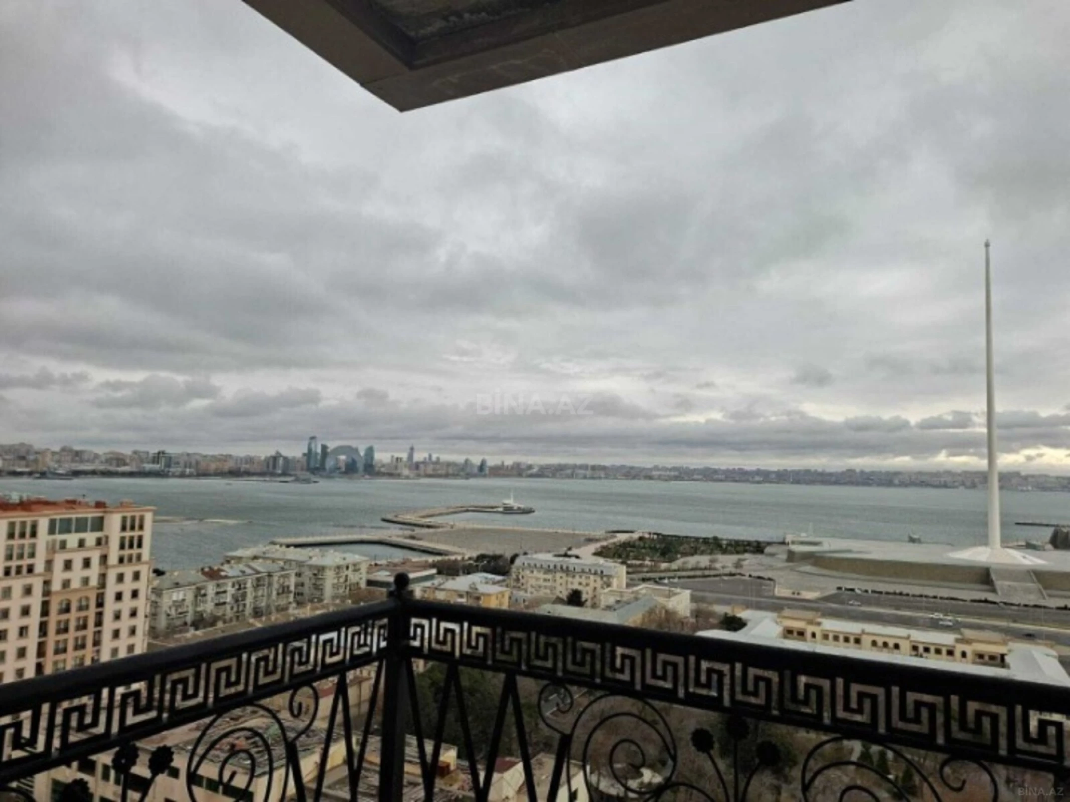 Satılır 2 otaqlı mənzil 100 m²