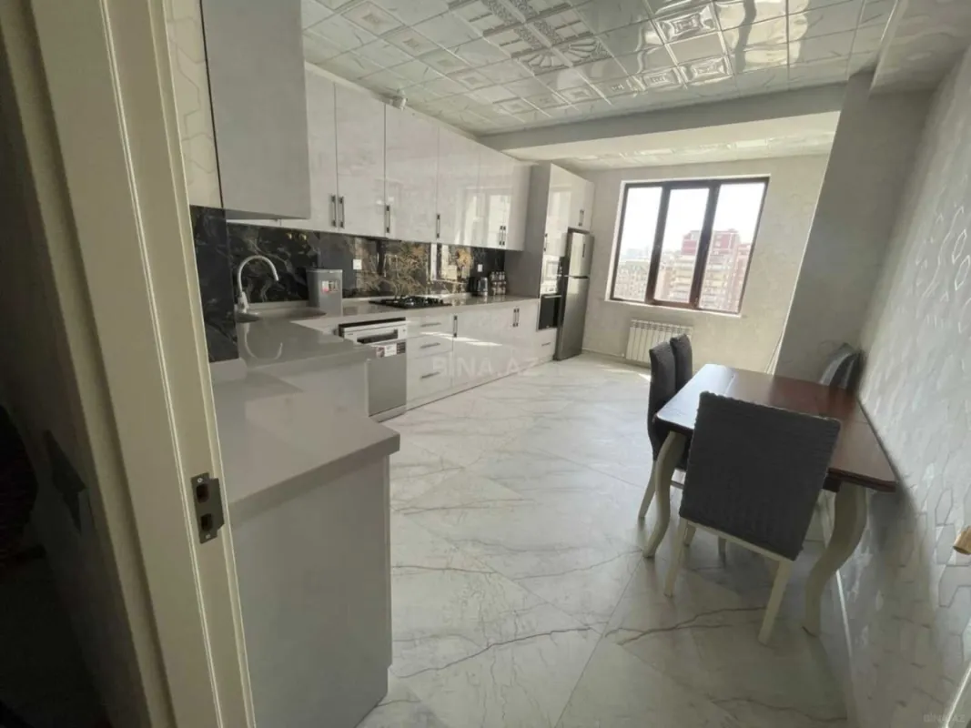 Kirayə verilir 3 otaqlı mənzil 145 m²