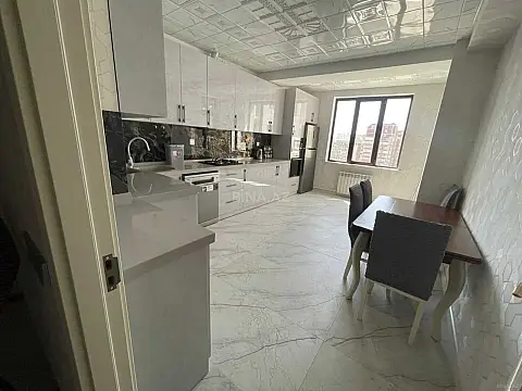 Kirayə verilir 3 otaqlı mənzil 145 m²