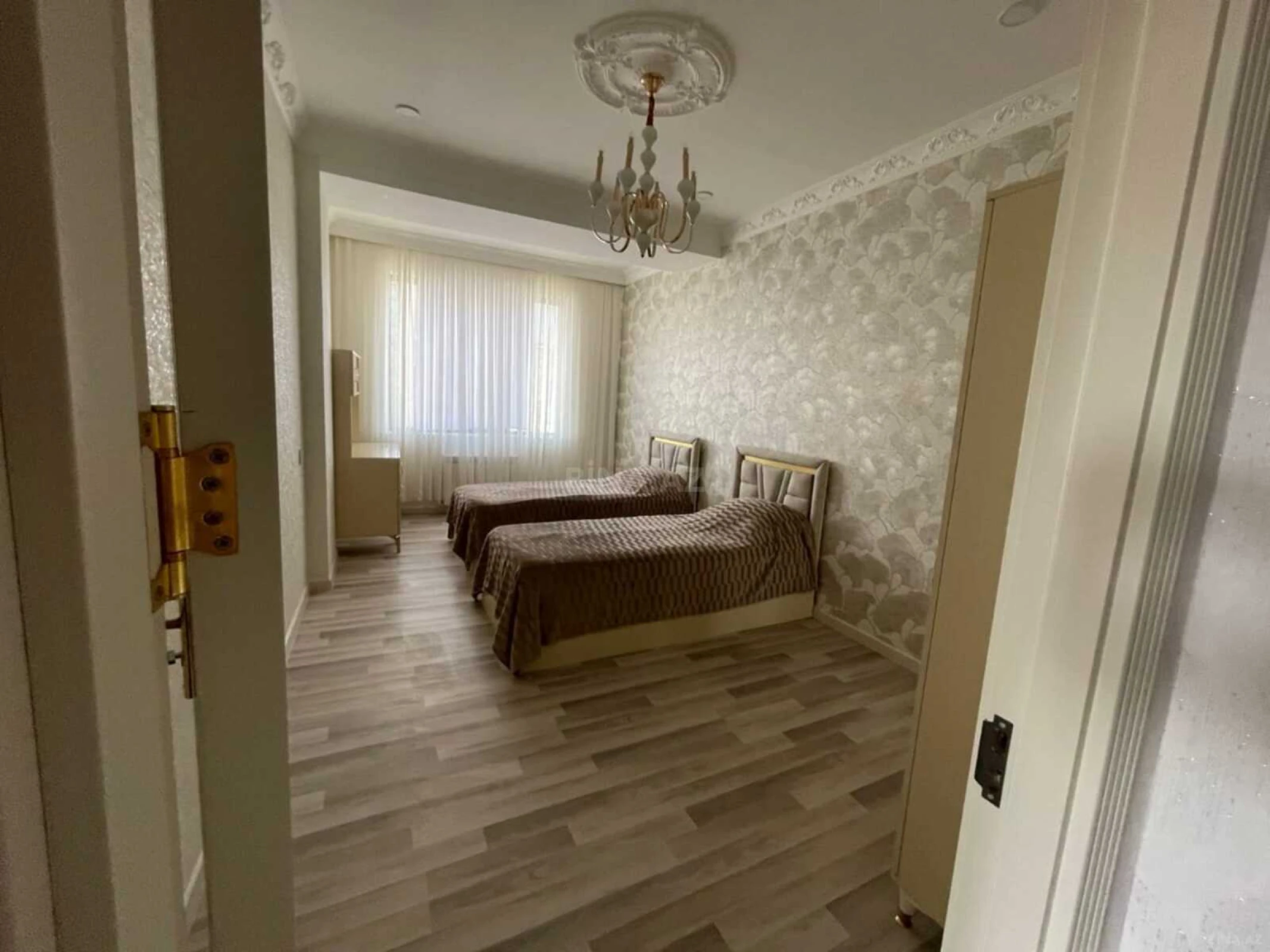 Kirayə verilir 3 otaqlı mənzil 145 m²