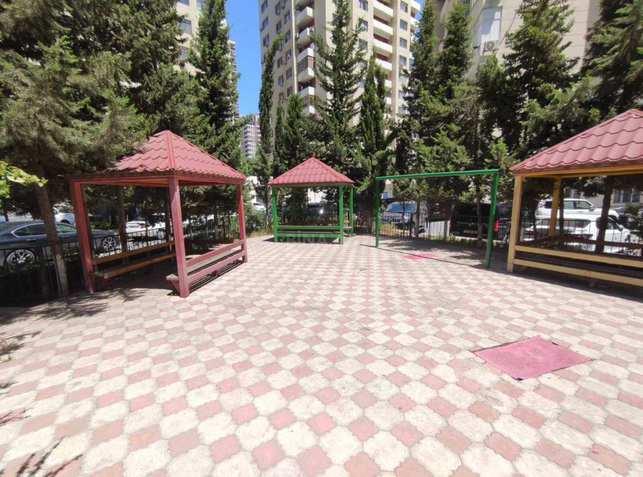 Satılır 3 otaqlı mənzil 135 m²
