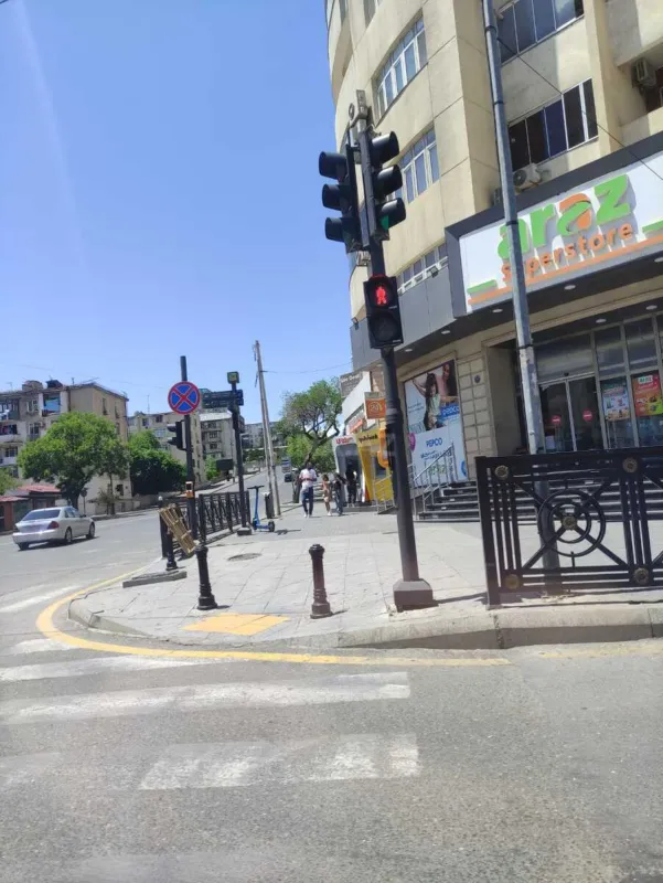 Satılır 3 otaqlı mənzil 135 m²