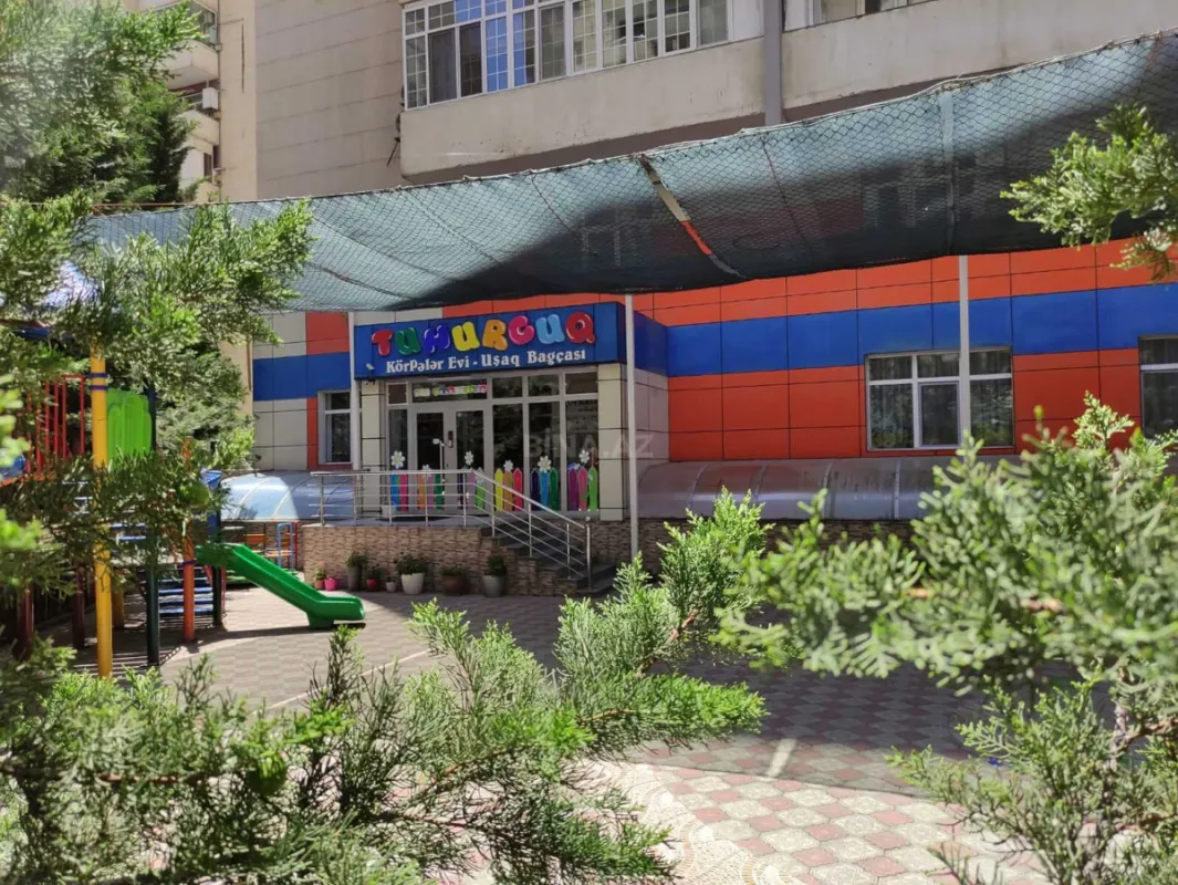 Satılır 3 otaqlı mənzil 135 m²