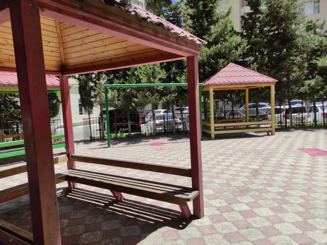 Satılır 3 otaqlı mənzil 135 m²