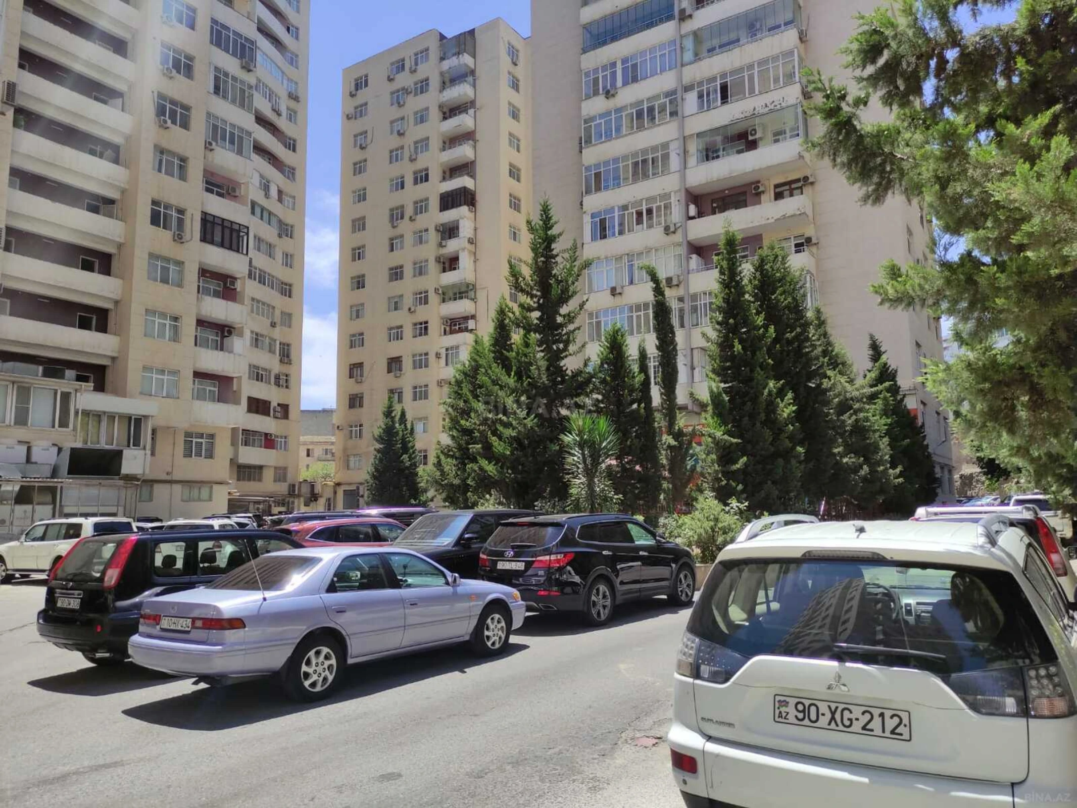 Satılır 3 otaqlı mənzil 135 m²