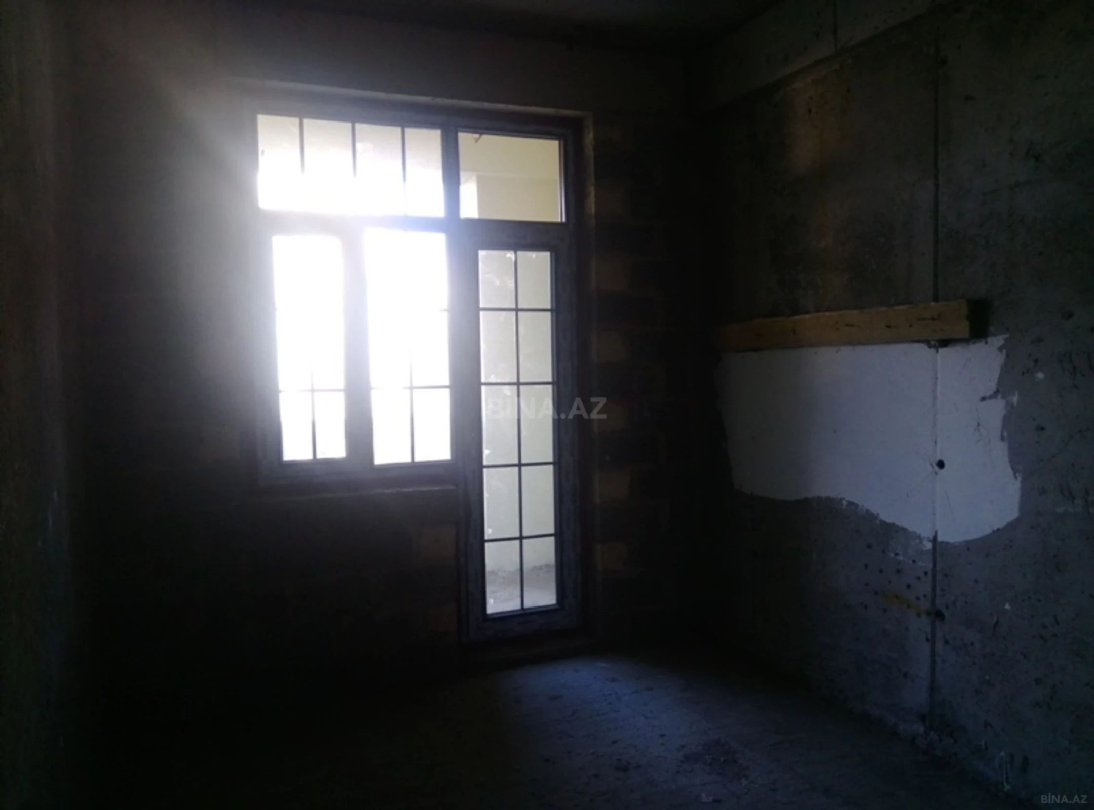 Satılır 3 otaqlı mənzil 135 m²