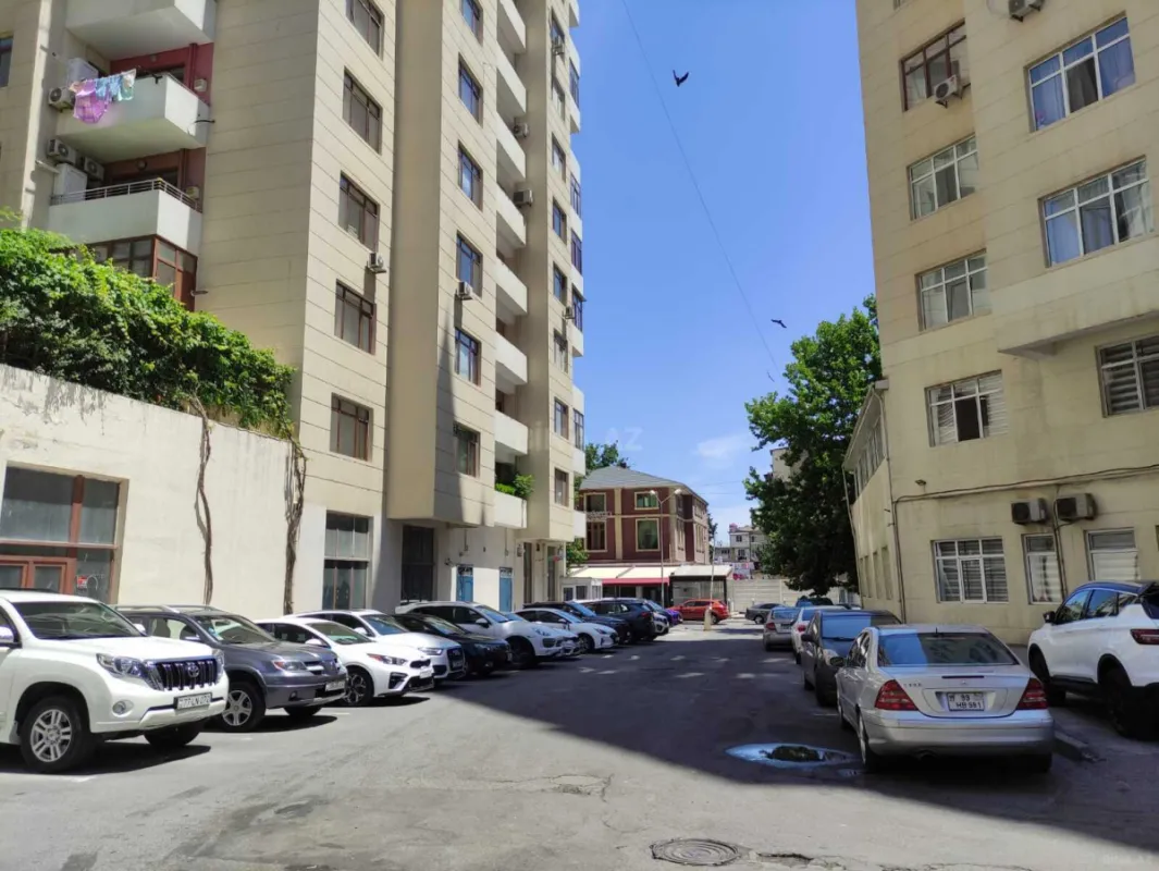 Satılır 3 otaqlı mənzil 135 m²