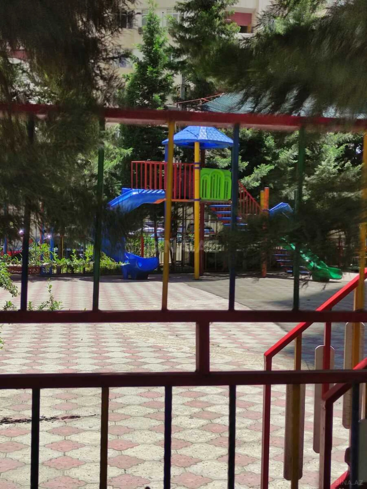 Satılır 3 otaqlı mənzil 135 m²