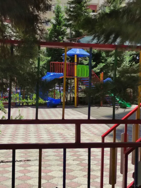 Satılır 3 otaqlı mənzil 135 m²