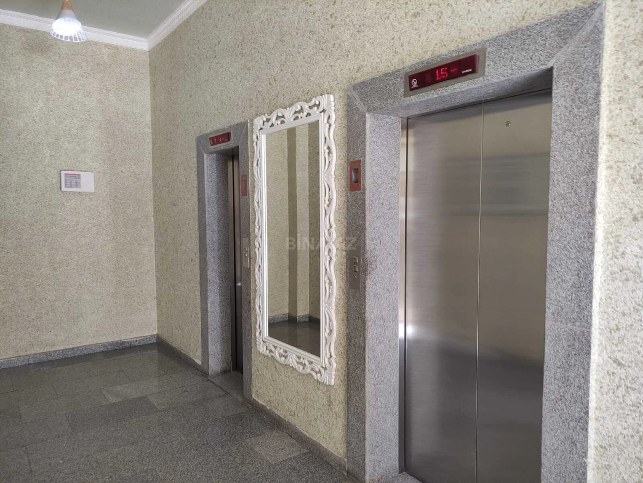 Satılır 3 otaqlı mənzil 135 m²