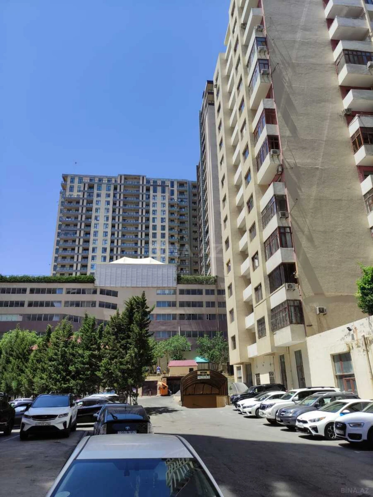 Satılır 3 otaqlı mənzil 135 m²