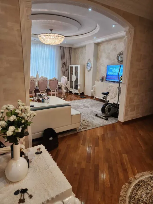 Kirayə verilir 3 otaqlı mənzil 120 m²