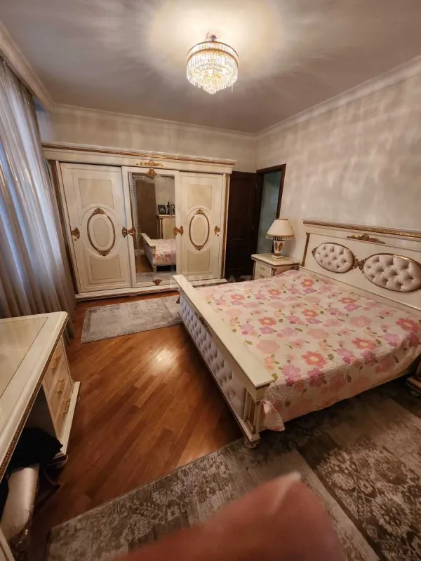 Kirayə verilir 3 otaqlı mənzil 120 m²