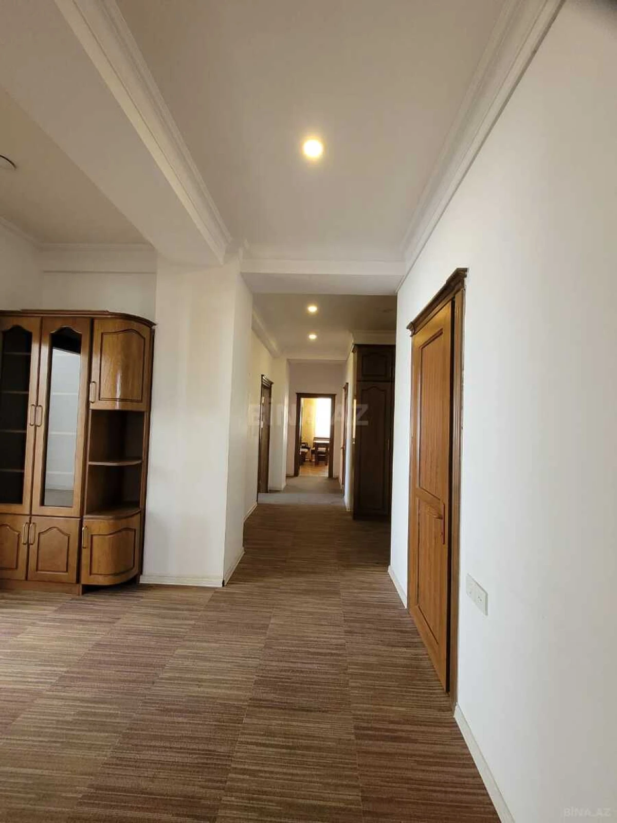 Satılır 4 otaqlı mənzil 170 m²
