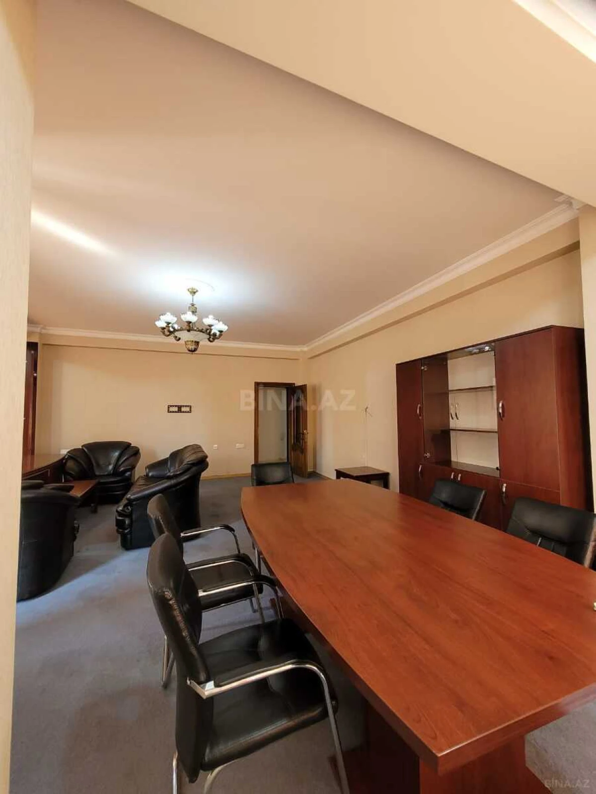 Satılır 4 otaqlı mənzil 170 m²