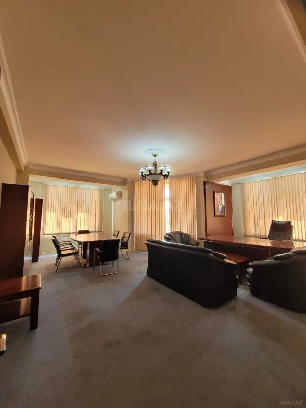 Satılır 4 otaqlı mənzil 170 m²