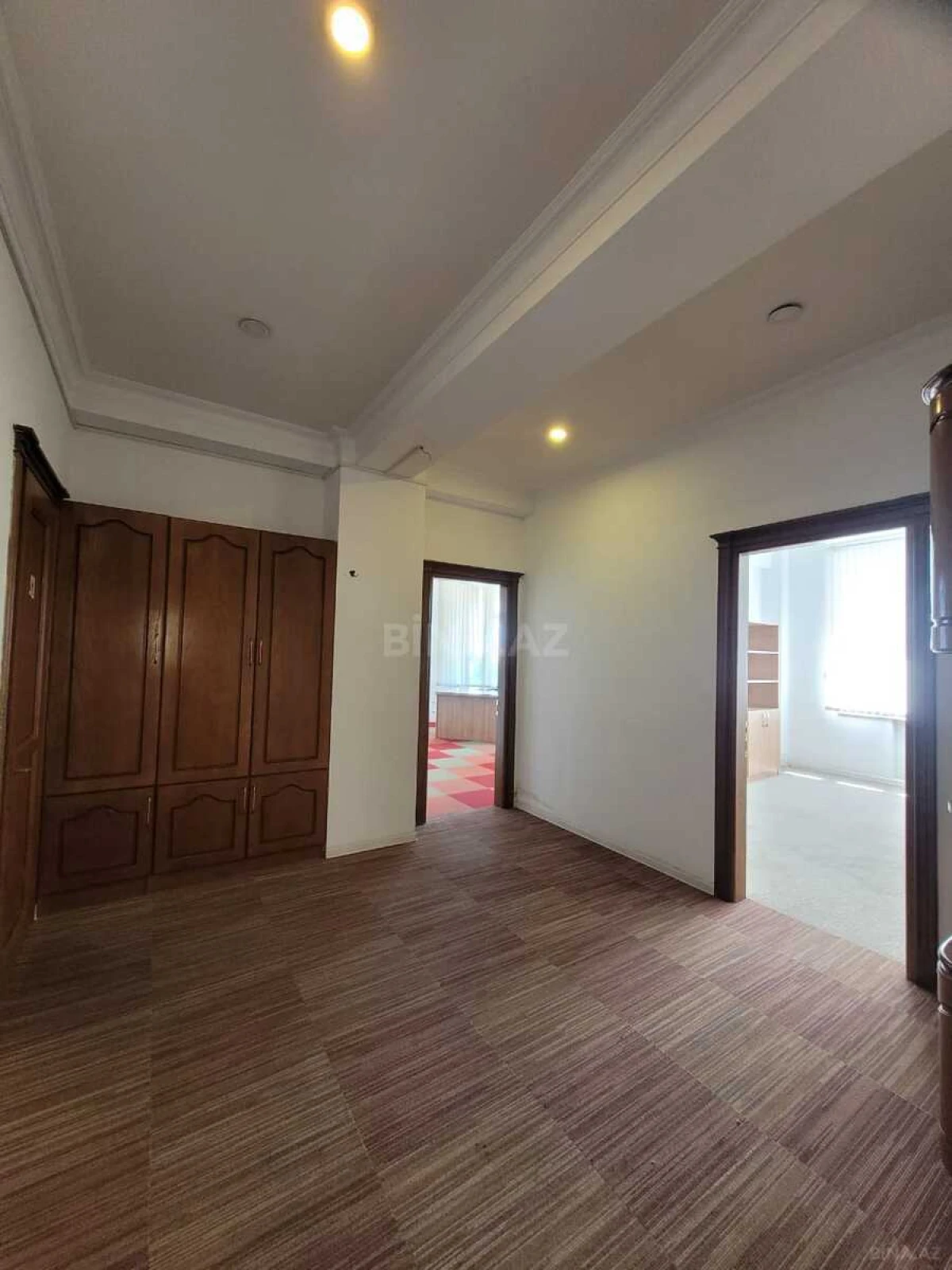 Satılır 4 otaqlı mənzil 170 m²
