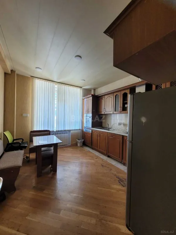 Satılır 4 otaqlı mənzil 170 m²