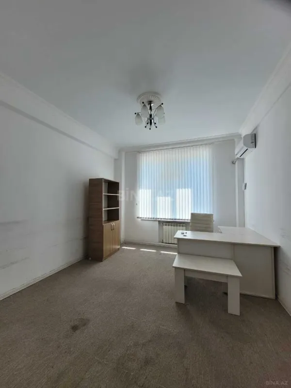 Satılır 4 otaqlı mənzil 170 m²