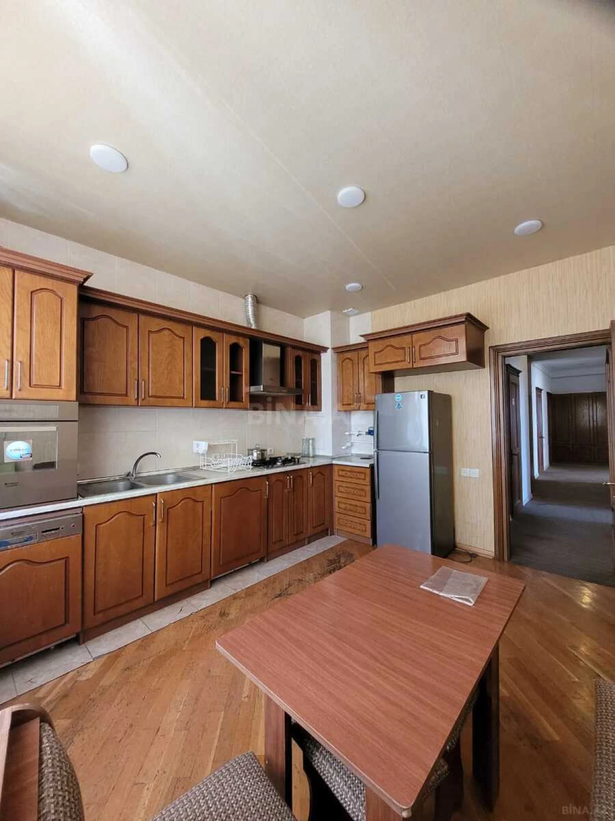 Satılır 4 otaqlı mənzil 170 m²