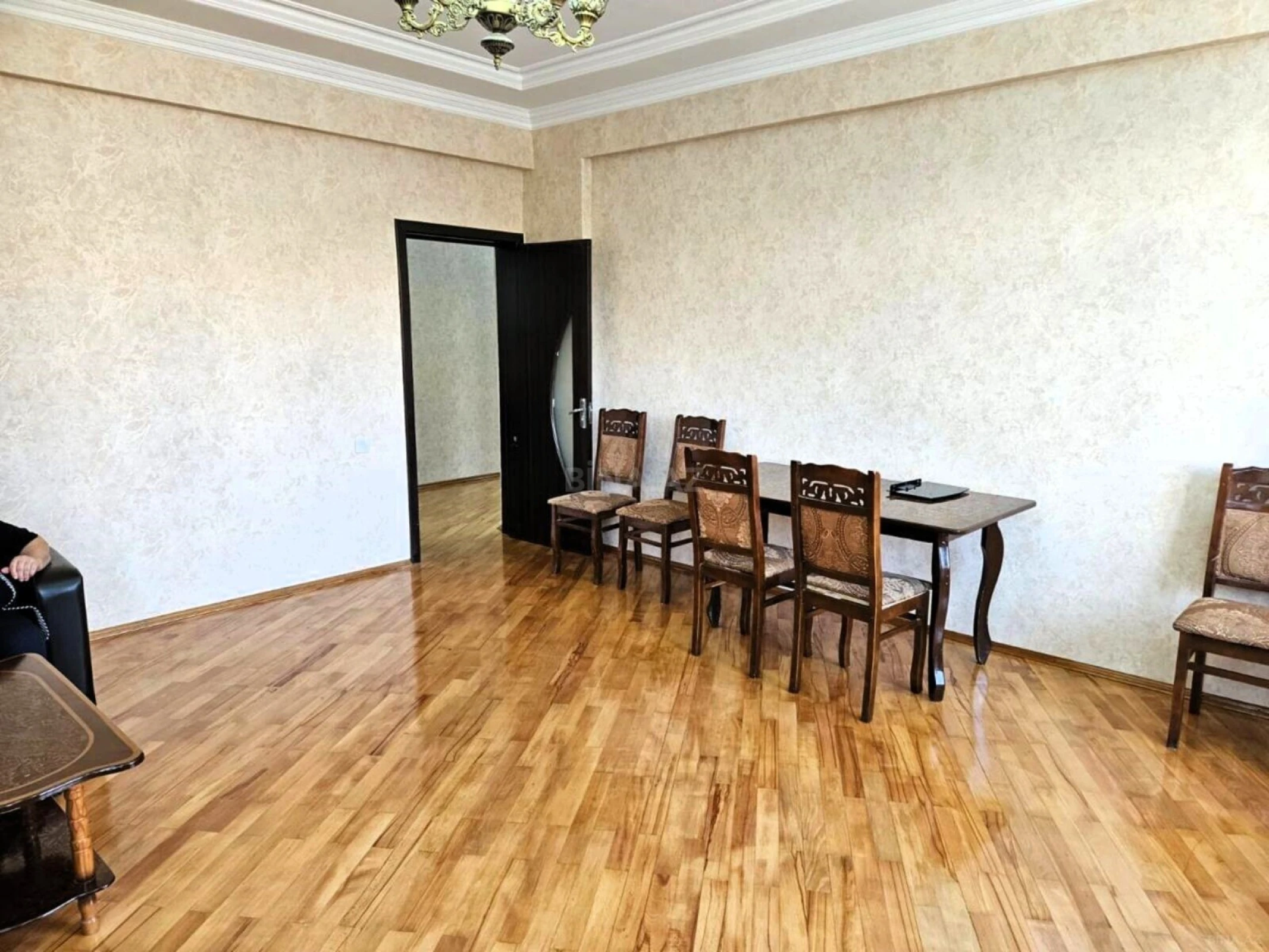 Satılır 3 otaqlı mənzil 140 m²