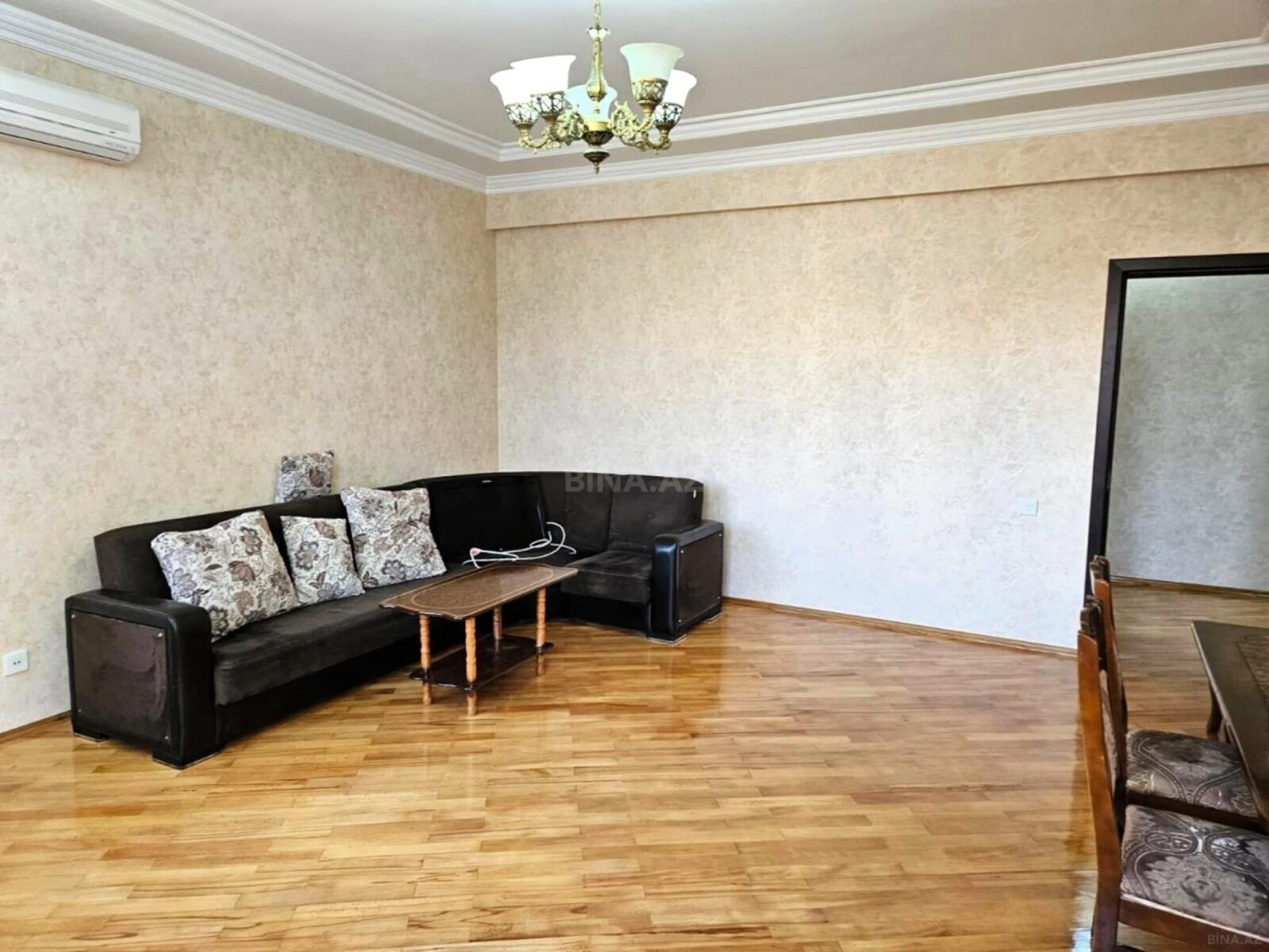 Satılır 3 otaqlı mənzil 140 m²