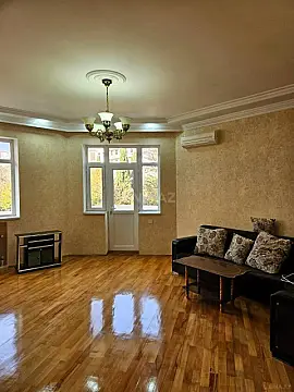 Satılır 3 otaqlı mənzil 140 m²