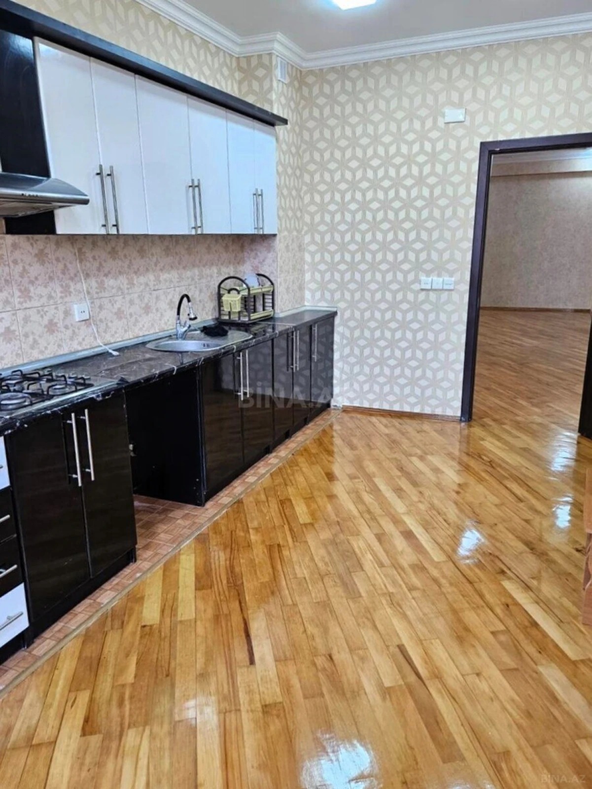 Satılır 3 otaqlı mənzil 140 m²