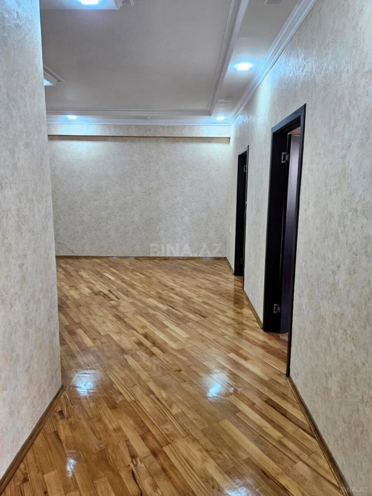 Satılır 3 otaqlı mənzil 140 m²