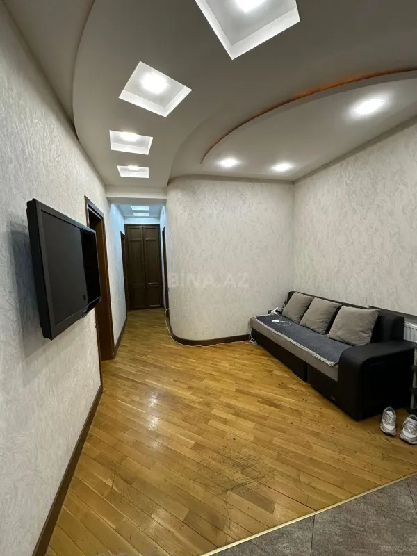 Kirayə verilir 2 otaqlı mənzil 90 m²