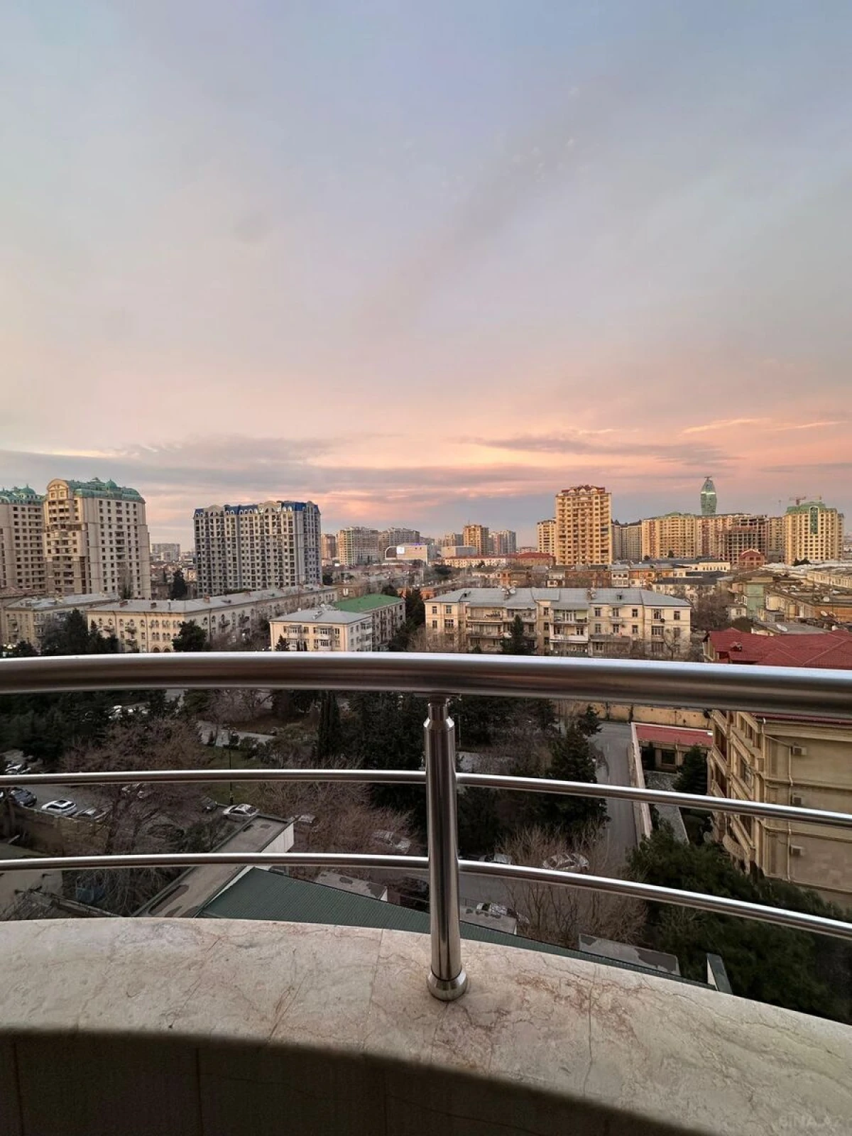 Kirayə verilir 2 otaqlı mənzil 90 m²