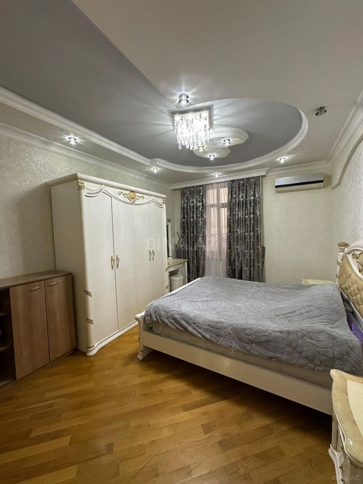 Kirayə verilir 2 otaqlı mənzil 90 m²