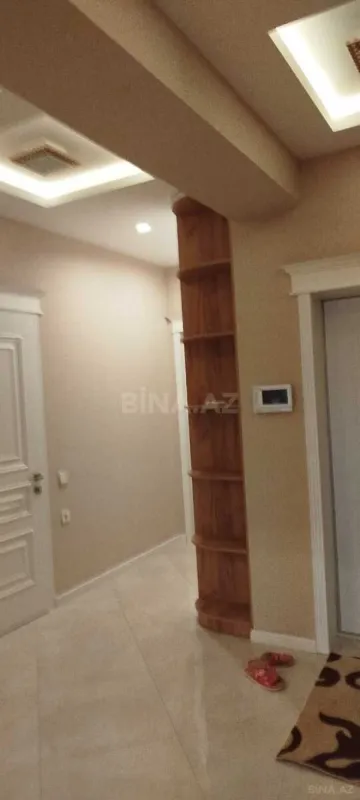 Kirayə verilir 2 otaqlı mənzil 104 m²