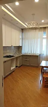 Kirayə verilir 2 otaqlı mənzil 104 m²